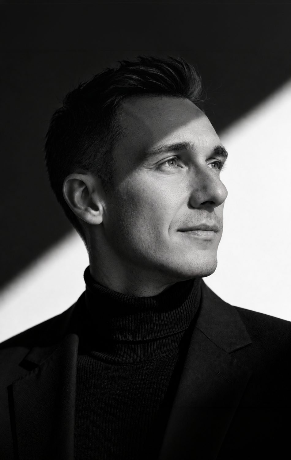 Portrait de Julien Briche en noir et blanc