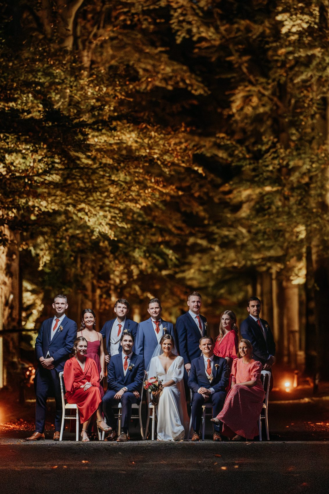 La photo de famille sous les arbres illuminés