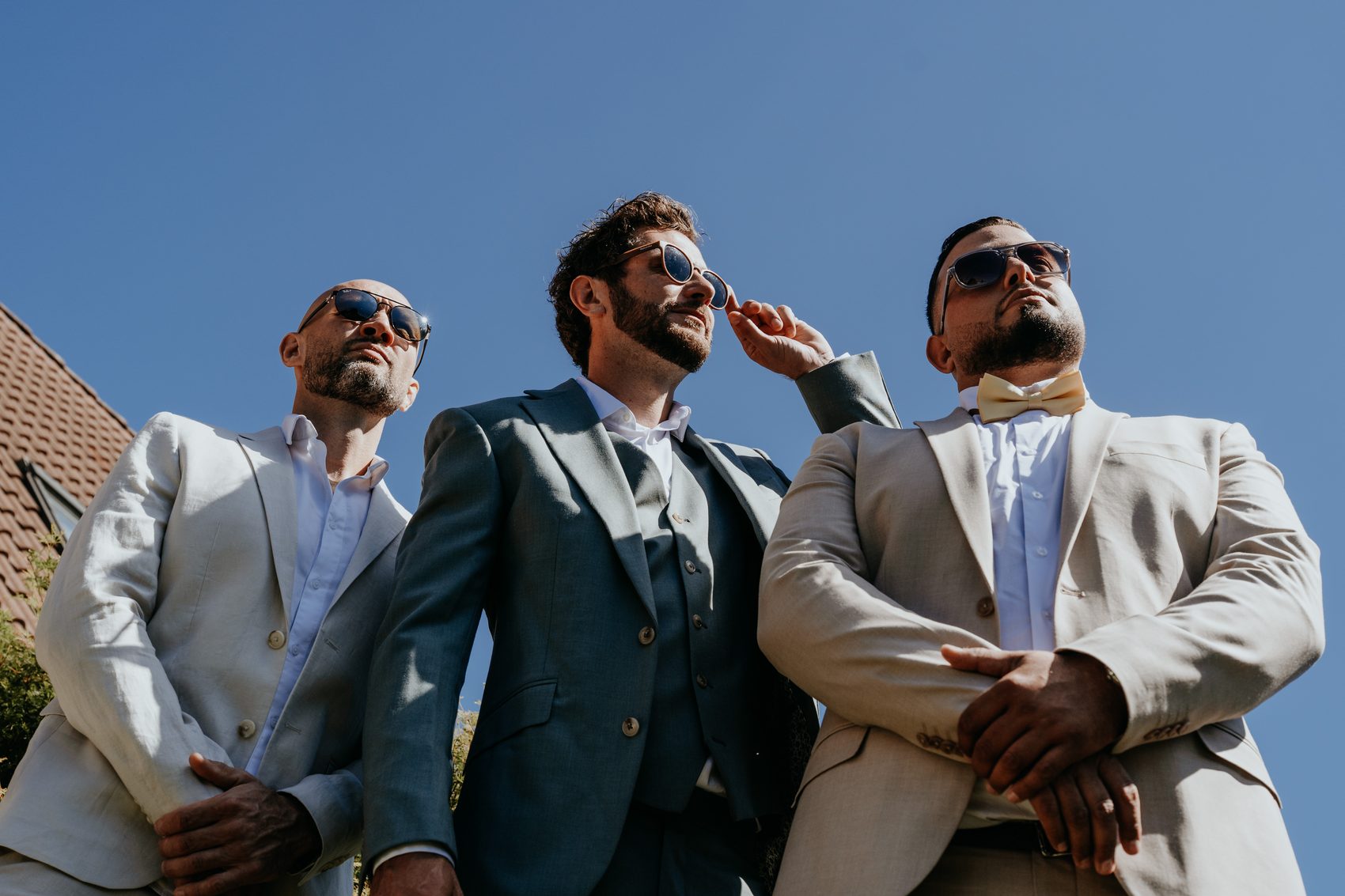 Nicolas et ses témoins, lunettes de soleil