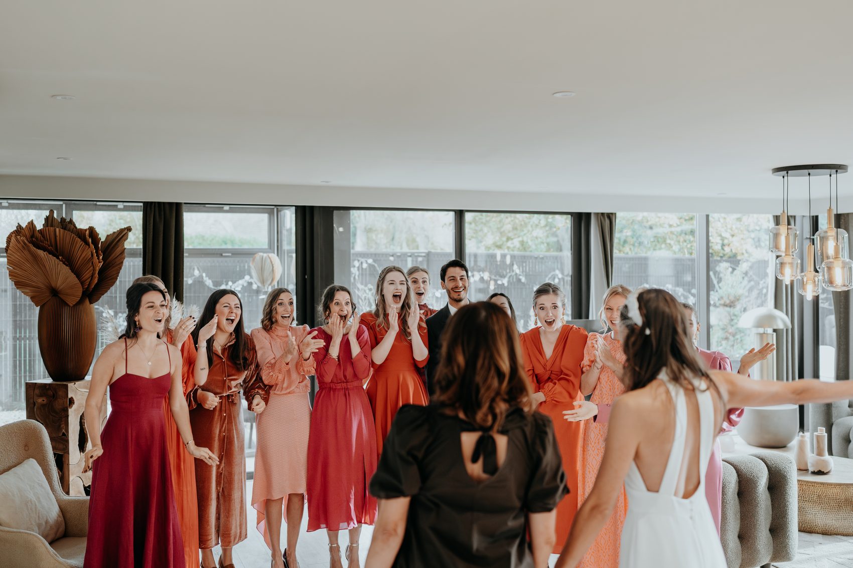 Les amies de Chloé la découvrent